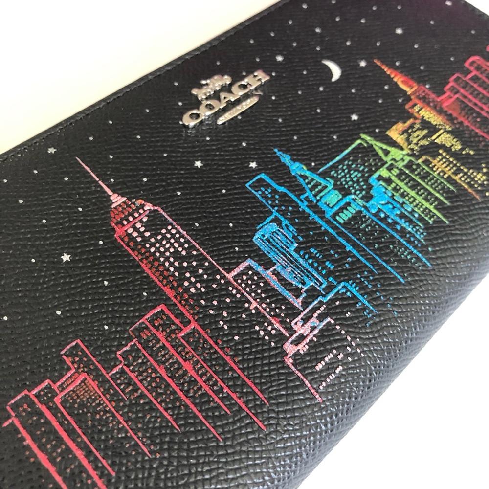 SOLD Coach Accordion Zip Wallet With Skyline Print - Picture 4 of 8